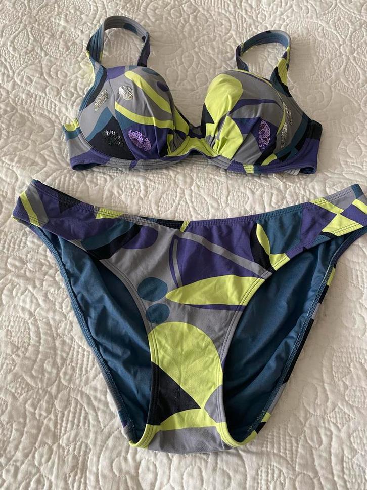 Bikini met print, maat 75F het broekje is XL, Kleding | Dames, Badmode en Zwemkleding, Zo goed als nieuw, Bikini, Blauw, Ophalen of Verzenden