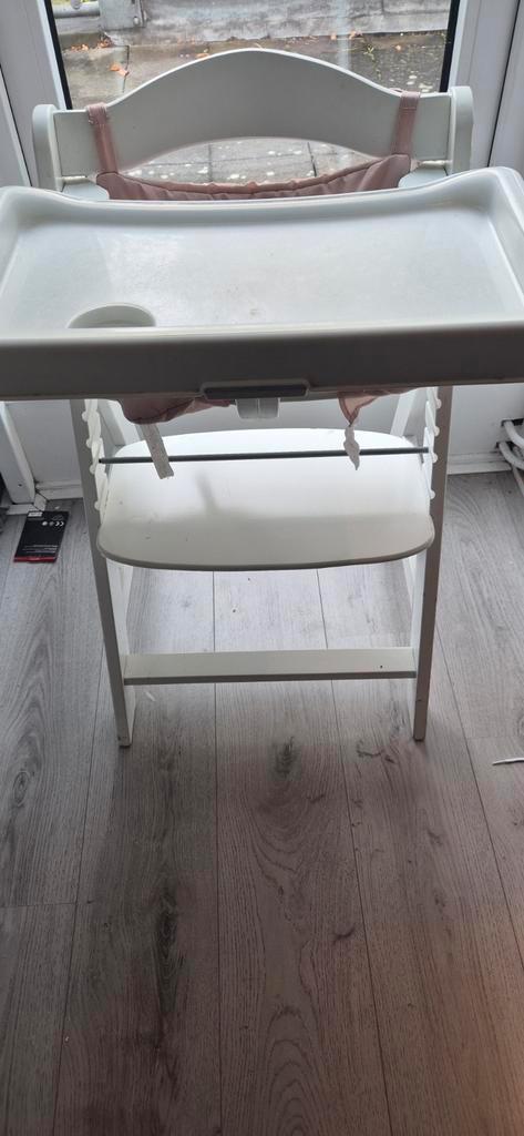 Hauck Alpha+ Kinderstoel met blad en kussen, Kinderen en Baby's, Kinderstoelen, Gebruikt, Meegroeistoel, Afneembaar eetblad, Gordel(s)