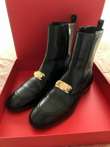 Salvatore Ferragamo - Elmira ankle boots / Vara ankle boots beschikbaar voor biedingen