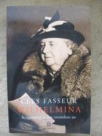 Cees Fasseur - Wilhelmina :Krijgshaftig in een vormeloze jas, Ophalen of Verzenden, Gebruikt, Nederland, Tijdschrift of Boek