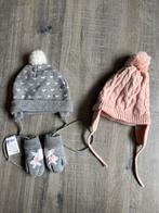 2 mutsen (1 met bijpassende wanten) en losse must, Ophalen of Verzenden, Meisje, Setje