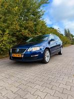 Nette VW passat 2.0 fsi highline. Tegen elk aannemelijk bod., Auto's, Zwart, 150 pk, Blauw, Stationwagon
