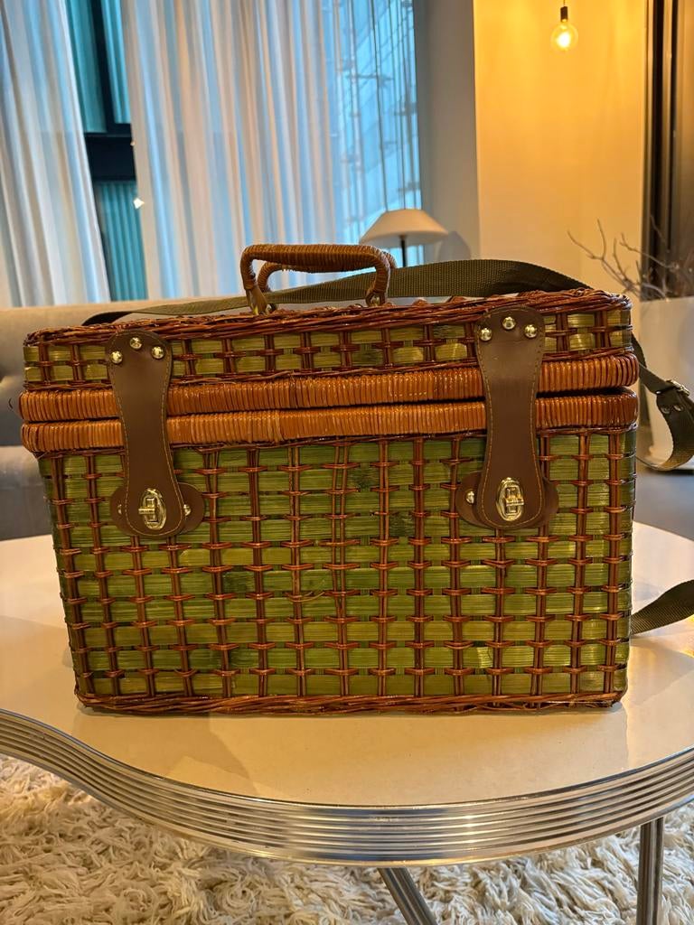 Retro Picknickmand met Inhoud, Ophalen, Zo goed als nieuw