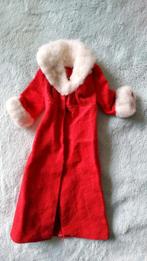 Vintage Barbie Tienerpop rode jas met bond, Verzamelen, Poppen, Ophalen of Verzenden, Zo goed als nieuw, Fashion Doll