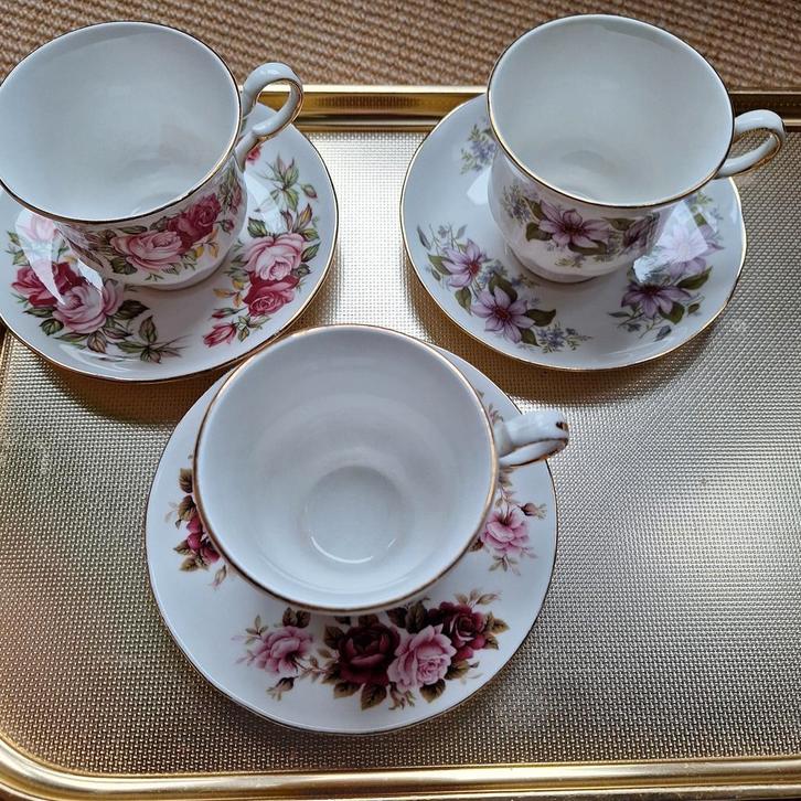 Engels porcelein kop en schotels (8)., Huis en Inrichting, Keuken | Servies, Zo goed als nieuw, Kop(pen) en/of Schotel(s), Overige stijlen