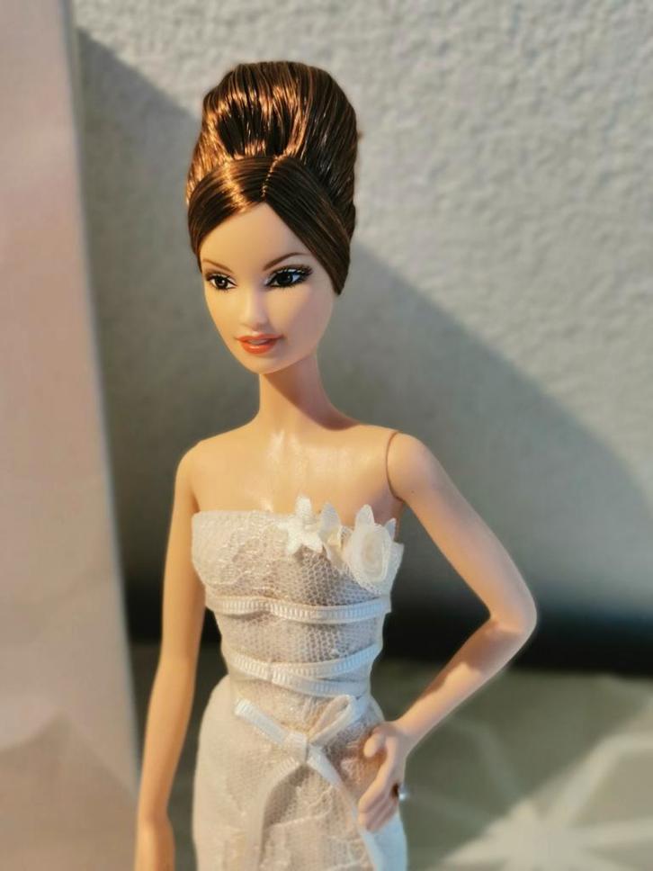 Vera Wang Barbie Bruid - The Romanticist, Verzamelen, Poppen, Zo goed als nieuw, Ophalen of Verzenden