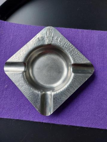 Asbak Chris van der Hoef beschikbaar voor biedingen