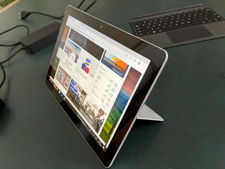 Microsoft SurfaceGo 2 Complete Set met Docking Station, Computers en Software, Windows Tablets, Gebruikt, Wi-Fi, 7 inch of minder