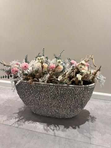 Grote vaas met bloemen - decoratief pronkstuk beschikbaar voor biedingen