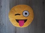 Geel smiley kussen knipoog tong uitstekend pluche kussentje, Ophalen of Verzenden, Zo goed als nieuw, Geel, Rond