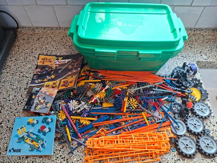 K'nex constructie speelgoed 975 dlg +opbergbak + voorbeelden, Kinderen en Baby's, Speelgoed | Bouwstenen, Gebruikt, K'nex, Ophalen of Verzenden