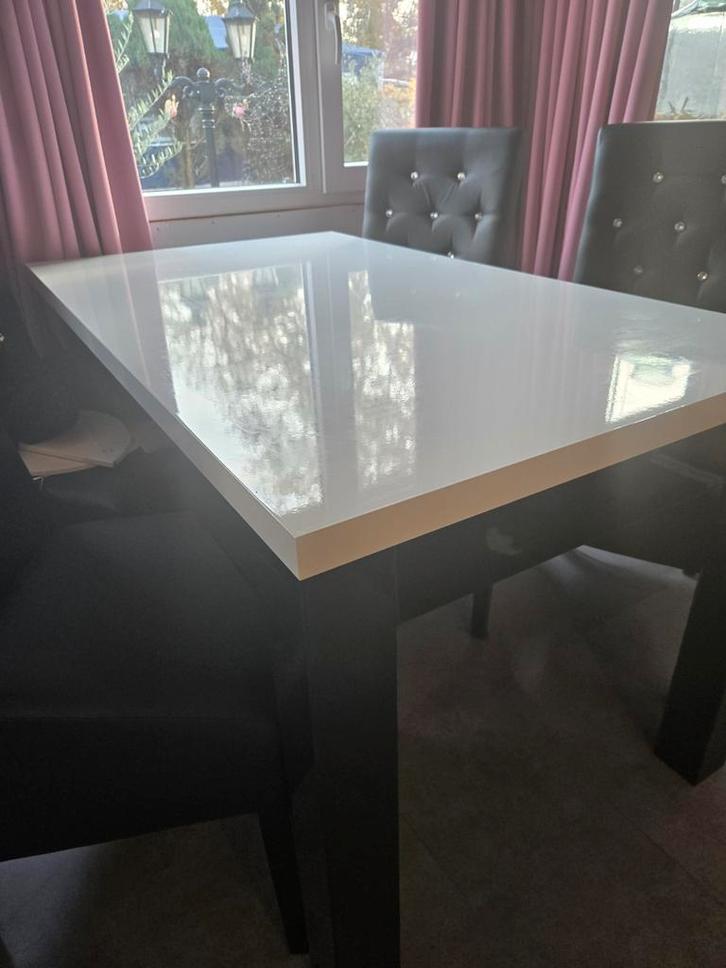 Zwart/wit eethoek met 4 stoelen, Huis en Inrichting, Tafels | Eettafels, Ophalen of Verzenden