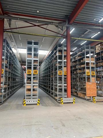 Grote nette partij legbordstelling stelling beschikbaar voor biedingen