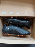 Nike voetbalschoenen nieuw in doos, Maat XS of kleiner, Ophalen of Verzenden, Zo goed als nieuw, Schoenen