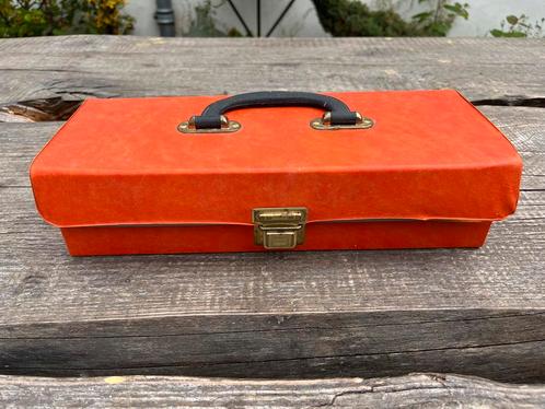 Doos voor 15 cassettebandjes oranje €12,50 retro jaren 60-70, Cd's en Dvd's, Cassettebandjes, Gebruikt, Origineel, Overige genres