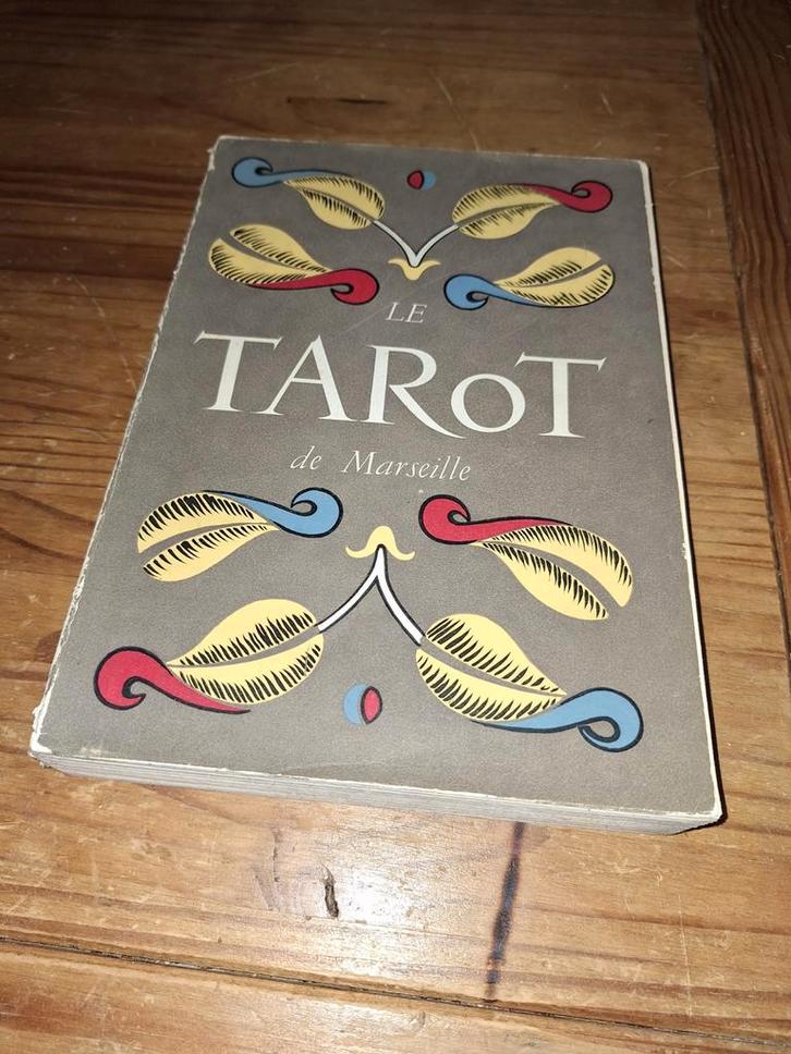 Le tarot de Marseille tarot boek, Boeken, Esoterie en Spiritualiteit, Gelezen, Achtergrond en Informatie, Tarot of Kaarten leggen