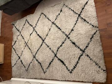 Mooi vloerkleed met ruitpatroon beschikbaar voor biedingen