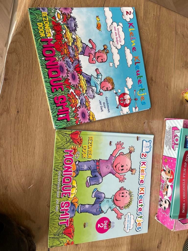 Monique Smit - 2 Kleine Kleutertjes Boeken + CD, Boeken, Ophalen of Verzenden, Zo goed als nieuw, Uitklap-, Voel- of Ontdekboek