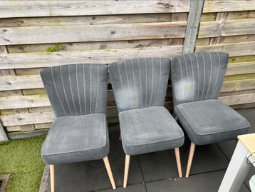 GRATIS, 3 eetkamer stoelen
