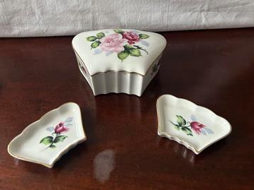 Porseleinen kaptafel set van Oftriart beschikbaar voor biedingen