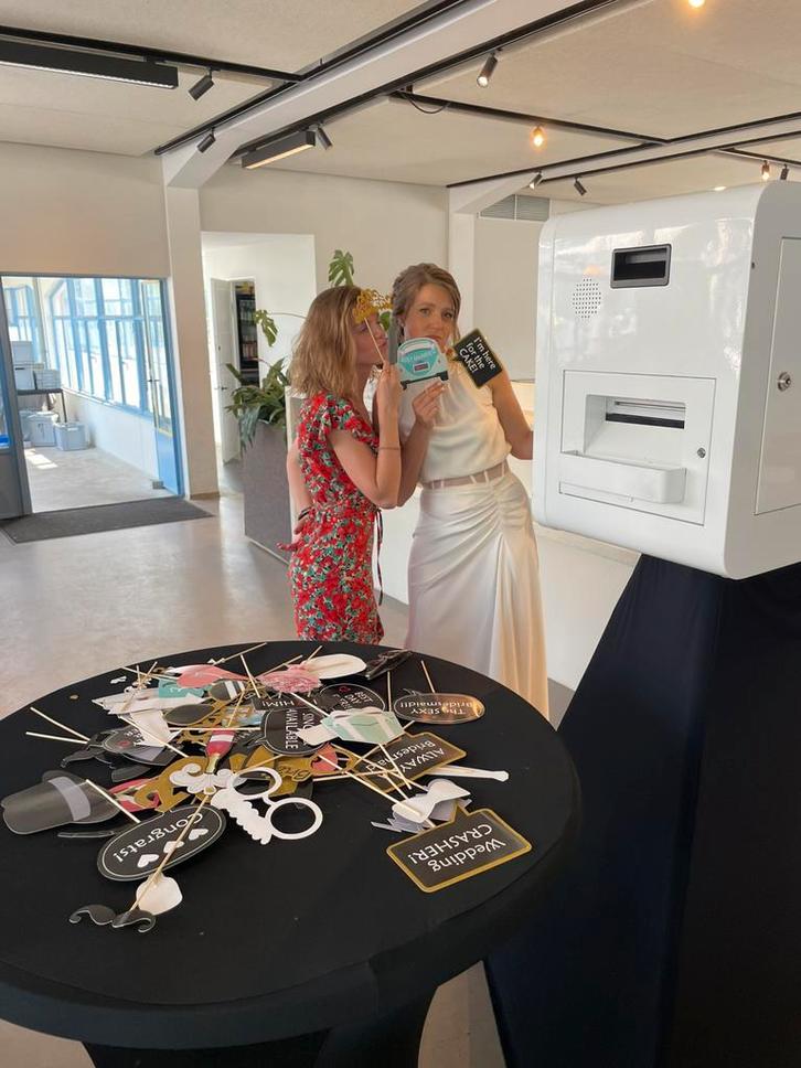 Photobooth huren almere lelystad amsterdam, Hobby en Vrije tijd, Feestartikelen | Verhuur, Zo goed als nieuw, Ophalen of Verzenden