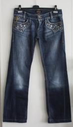 blauwe spijkerbroek met metalen studs op de zaken  maat 31, Kleding | Dames, Ophalen of Verzenden, Gedragen, Blauw, W30 - W32 (confectie 38/40)