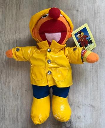 Knuffel Ernie in regenjas beschikbaar voor biedingen
