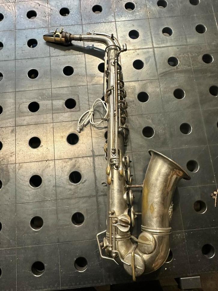 Vintage Mahillon saxofoon – zeldzaam Belgisch militair model, Muziek en Instrumenten, Blaasinstrumenten | Saxofoons, Zo goed als nieuw