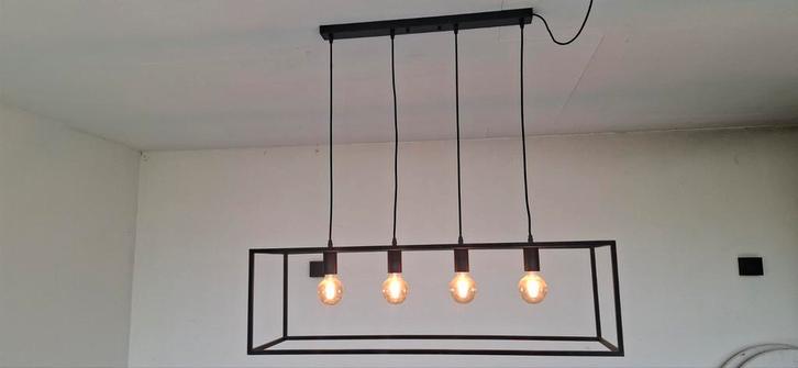Strakke moderne lamp incl. 4 dimbare retro LED fittingen, Huis en Inrichting, Lampen | Hanglampen, Ophalen