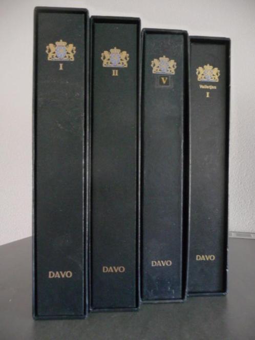 Nederland, 4 Davo-albums LX, I, II, V en Davo Velletjes I, Postzegels en Munten, Postzegels | Volle albums en Verzamelingen, Nederland