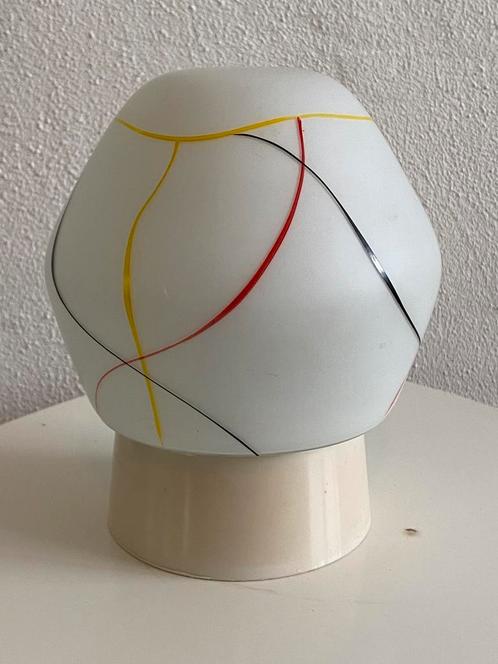 Vintage glazen plafondlampje. Bakelieten voet. Zie foto’s., Huis en Inrichting, Lampen | Plafondlampen, Zo goed als nieuw, Glas