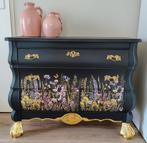 Zwarte buikkast met vrolijke bloemenprint en gouden accenten, Huis en Inrichting, Ophalen, Zo goed als nieuw, 25 tot 50 cm, Minder dan 100 cm