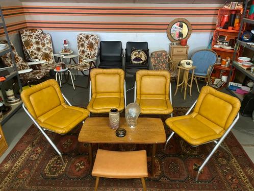 4 vintage jaren 70 okergele buisframe stoelen, Huis en Inrichting, Stoelen, Zo goed als nieuw, Vier, Leer, Metaal, Overige kleuren