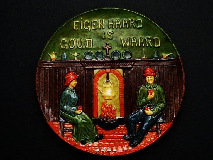 Eigen haard is goud waard spreukbord reliëf spreuk keramiek, Antiek en Kunst, Curiosa en Brocante, Ophalen of Verzenden