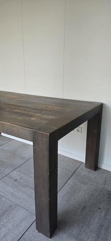 Eettafel De Bommel beschikbaar voor biedingen