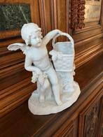 Prachtig antiek biskwie porseleinkindje met mandje., Ophalen of Verzenden