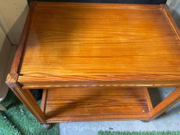Theetafel hout jaren 70 staat nu in de stoffige garage, Huis en Inrichting, Woonaccessoires | Etagères, Gebruikt, Ophalen