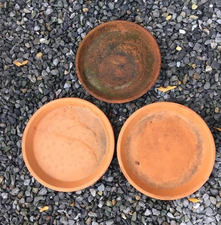 Diverse oude terracotta onderzetters schallen overige, Tuin en Terras, Bloempotten, Zo goed als nieuw, Terracotta, Binnen, Balkon