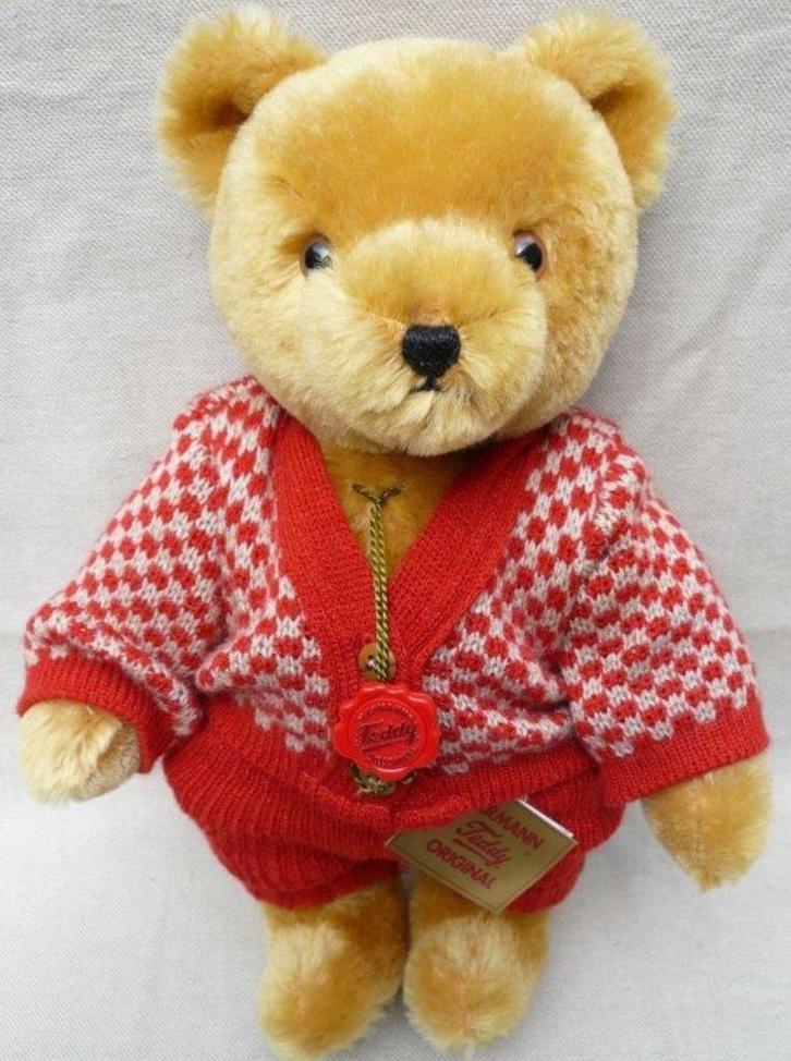 Hermann Rood teddybeer met gebreid pakje aan, Verzamelen, Beren en Cherished Teddies, Zo goed als nieuw, Stoffen beer, Overige merken