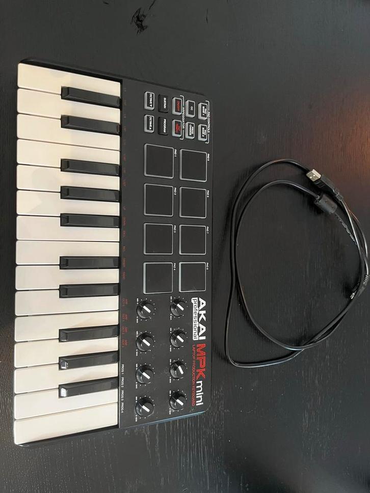 Akai MPK Mini Mk1 - midi keyboard nieuwstaat, Muziek en Instrumenten, Midi-apparatuur, Zo goed als nieuw, Ophalen of Verzenden