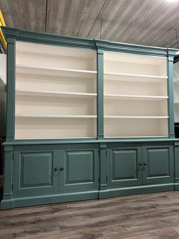 Zacht blauw buffetkast / winkelkast  / boekenkast beschikbaar voor biedingen