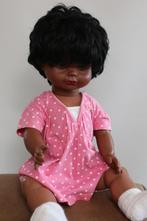 Mooie bruin getinte pop ,  G/1410.5, Verzamelen, Poppen, Verzenden, Zo goed als nieuw, Pop