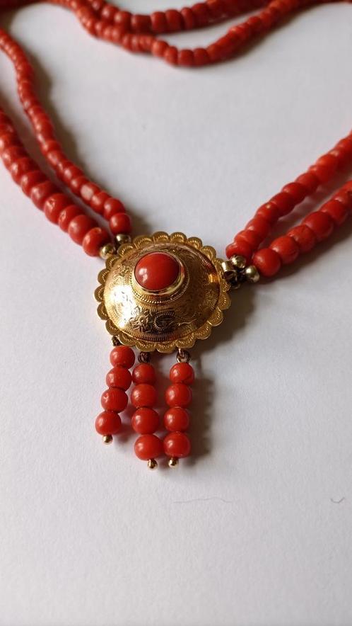 Oude ketting Bloedkoraal met Gouden hanger, 14 krt, Sieraden, Tassen en Uiterlijk, Antieke sieraden, Ketting, Goud, Met edelsteen