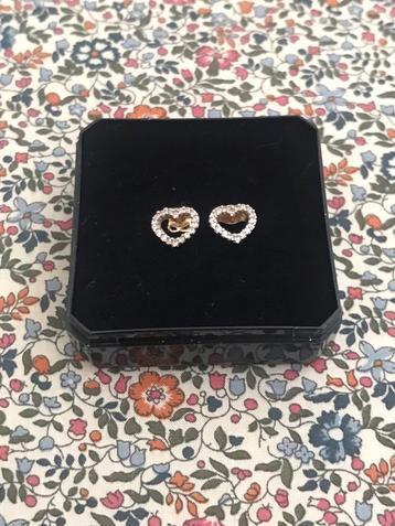 Gouden oorbellen hartjes stekers vintage klein 14 karaat 585 beschikbaar voor biedingen