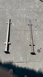 2 staanders voor balkon of balustrade hek, Ophalen of Verzenden, Zo goed als nieuw, IJzer