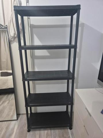Zwarte Stellingkast met 5 planken beschikbaar voor biedingen