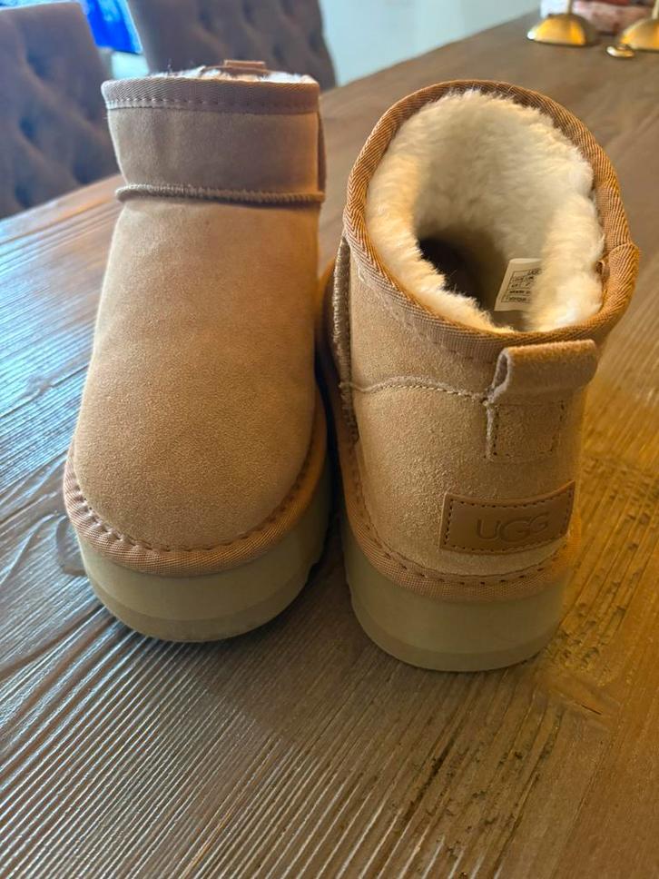 Nieuw Ugg mini platform chestnut enkellaarzen mt 39, Kleding | Dames, Schoenen, Nieuw, Lage of Enkellaarzen, Bruin, Ophalen of Verzenden