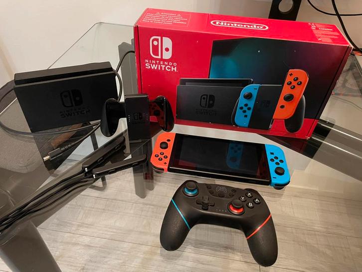 Switch V2 2019 PAKKET, Spelcomputers en Games, Spelcomputers | Nintendo Switch, Gebruikt, Switch 2019 Upgrade, Met 2 controllers