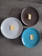 Ikea Borden - 18 stuks (wit, bruin, turquoise), Huis en Inrichting, Keuken | Servies, Ophalen, Zo goed als nieuw, Effen, Bord(en)
