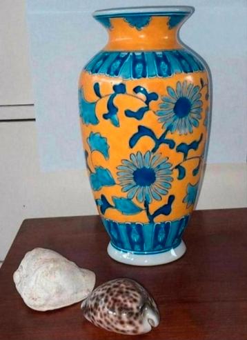 Vintage Porseleinen handbeschilderde Chinese vaas. beschikbaar voor biedingen